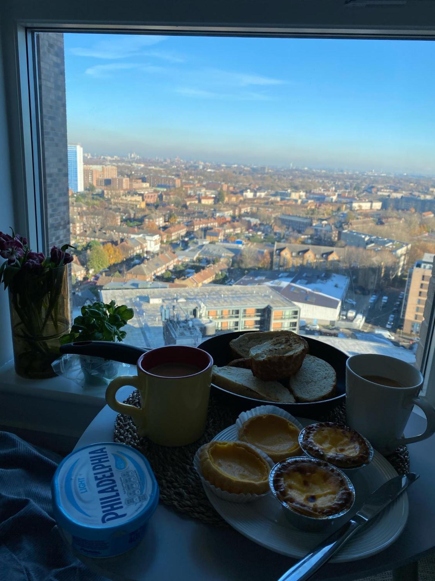 Appartamento Cozy Flat With Stunning Views Londra Esterno foto