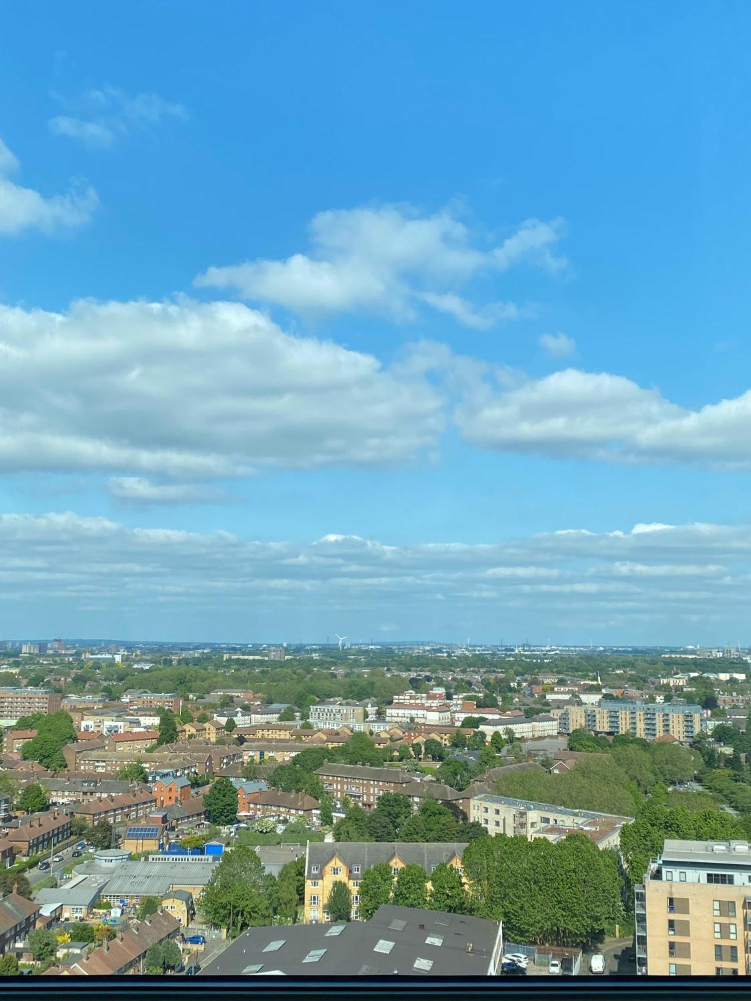 Appartamento Cozy Flat With Stunning Views Londra Esterno foto