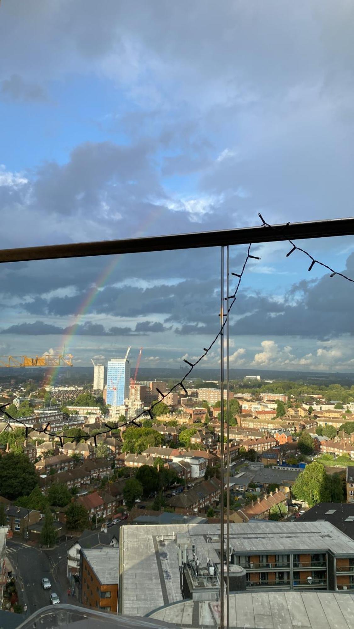 Appartamento Cozy Flat With Stunning Views Londra Esterno foto
